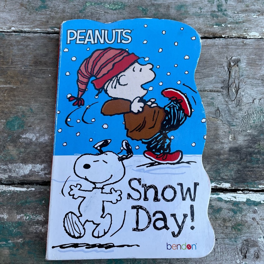 Peanuts snoopy snow day book